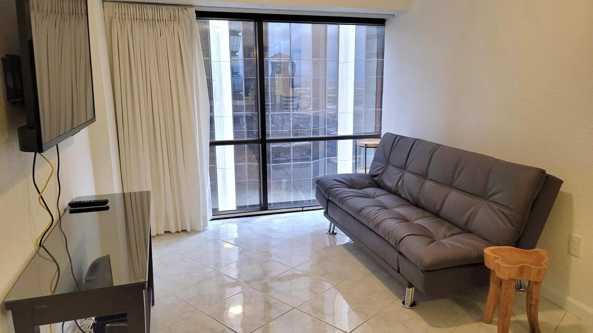 Condotel With Free Parking Wifi Central Ac Honolulu Apartment